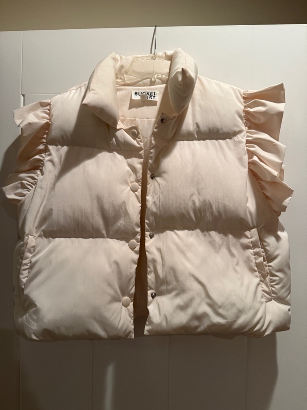 BUCKETLIST Cream Ruffle-Sleeve Puffer Vest